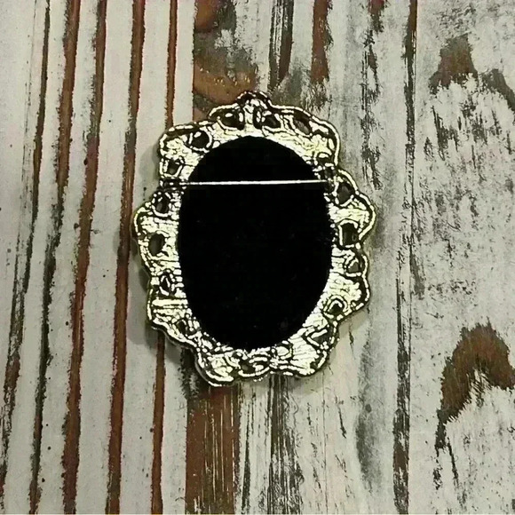 Medallion Flowers Vintage Gold Brooch Pin - Picture 2 of 9